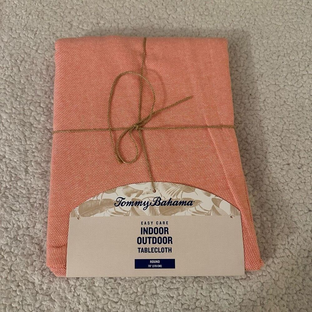 Tommy Bahama Indoor Outdoor Tablecloth Red White 70” Round NWT